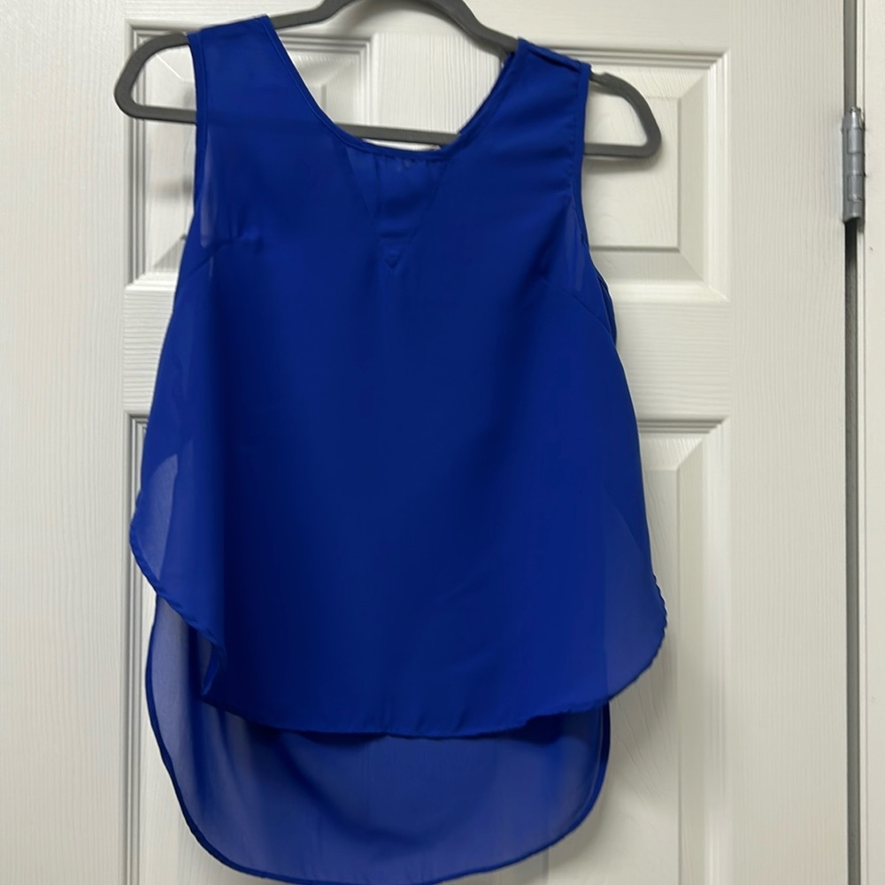 Top perfect for work or play